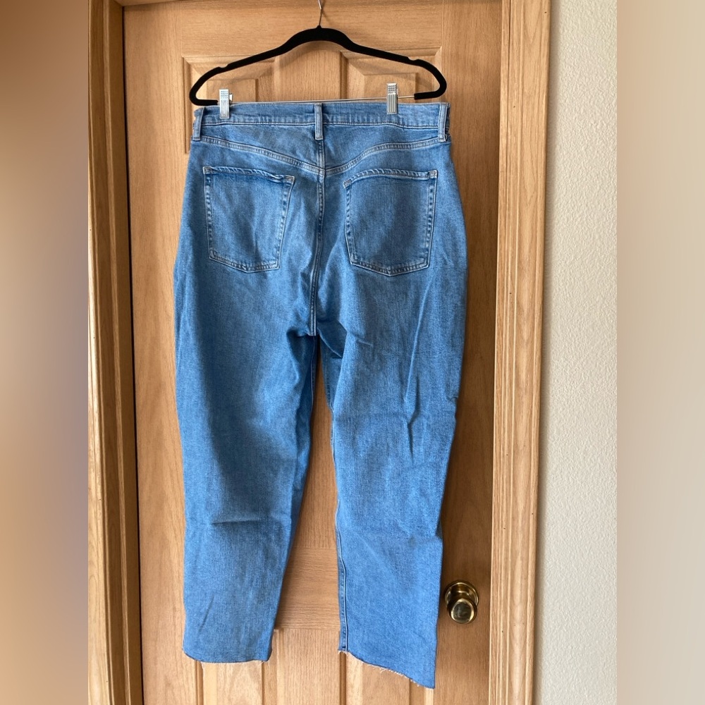 Old Navy Curvy High-Rise Straight Women’s Jeans - Picture 2 of 5